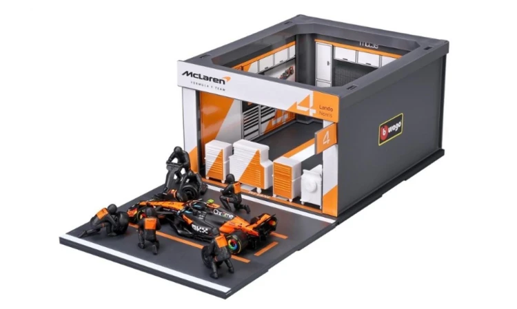 Formula Pit Pass (Without Helmet) 1:43, BBurago